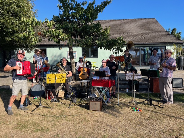 12 December – Gallery Bar Special with The Rubber Band